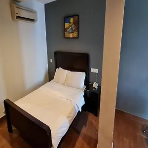 3* Hotel O Crossroads